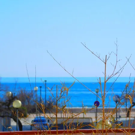 Gmid Immo Con Gran Terraza Con Vistas Al Mar En Apartment