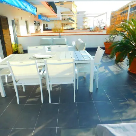 Gmid Immo Con Gran Terraza Con Vistas Al Mar En Apartment