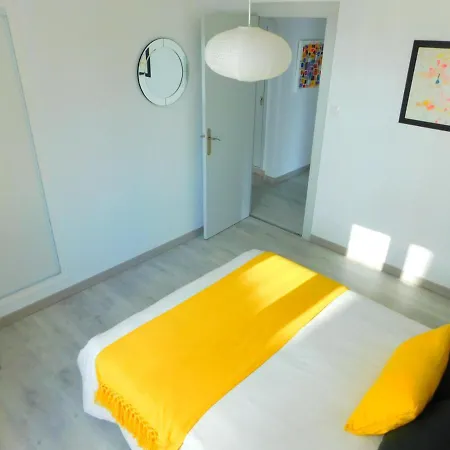 Gmid Immo Con Gran Terraza Con Vistas Al Mar En Apartment Roses
