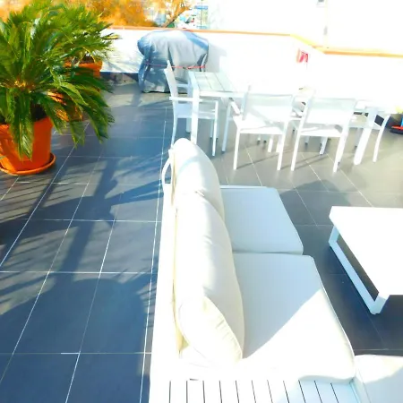 Gmid Immo Con Gran Terraza Con Vistas Al Mar En דירה *